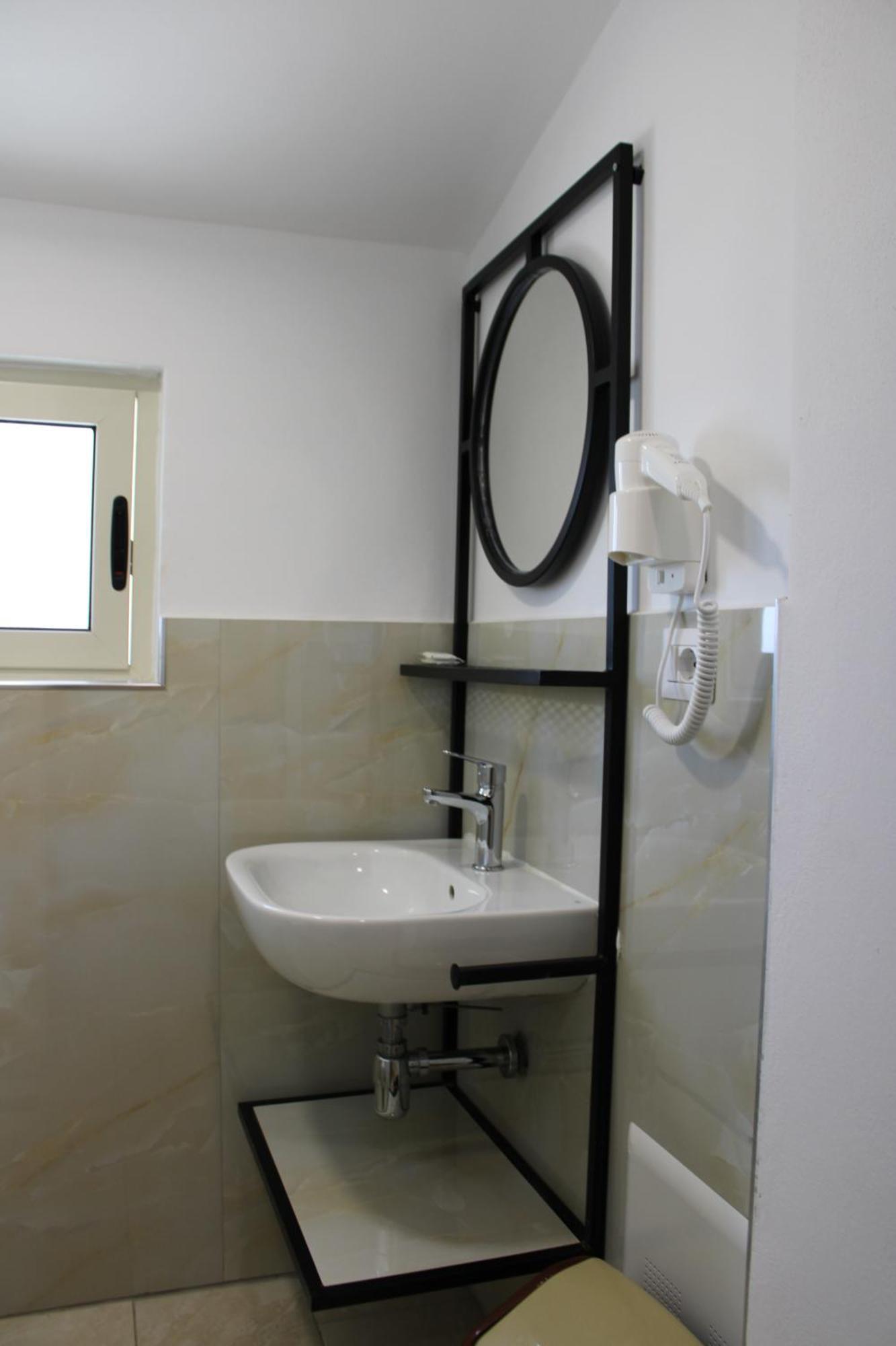 Kompleksi Jakaj 3* Velipojë