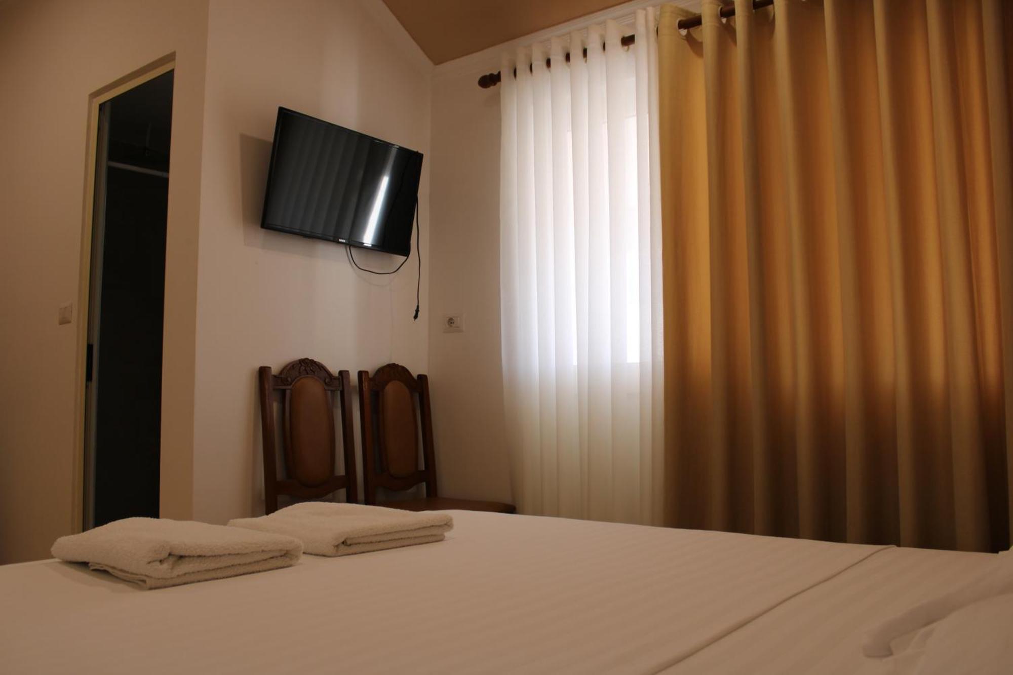 Kompleksi Jakaj Hotell Velipojë
